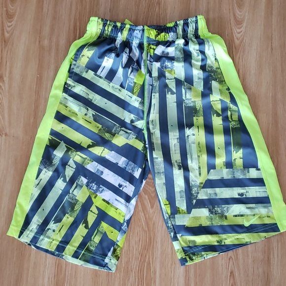 Nike boys Athletic shorts - Picture 1 of 3